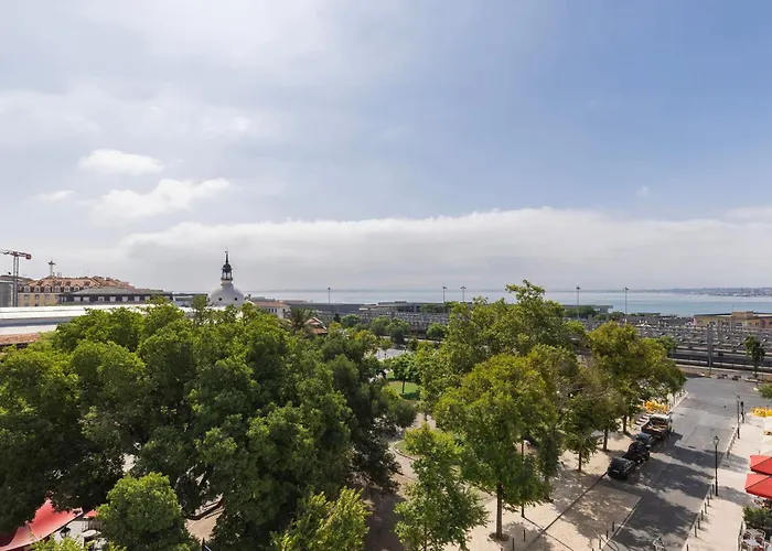 Ribeira Garden 2bdr By Lovelystay